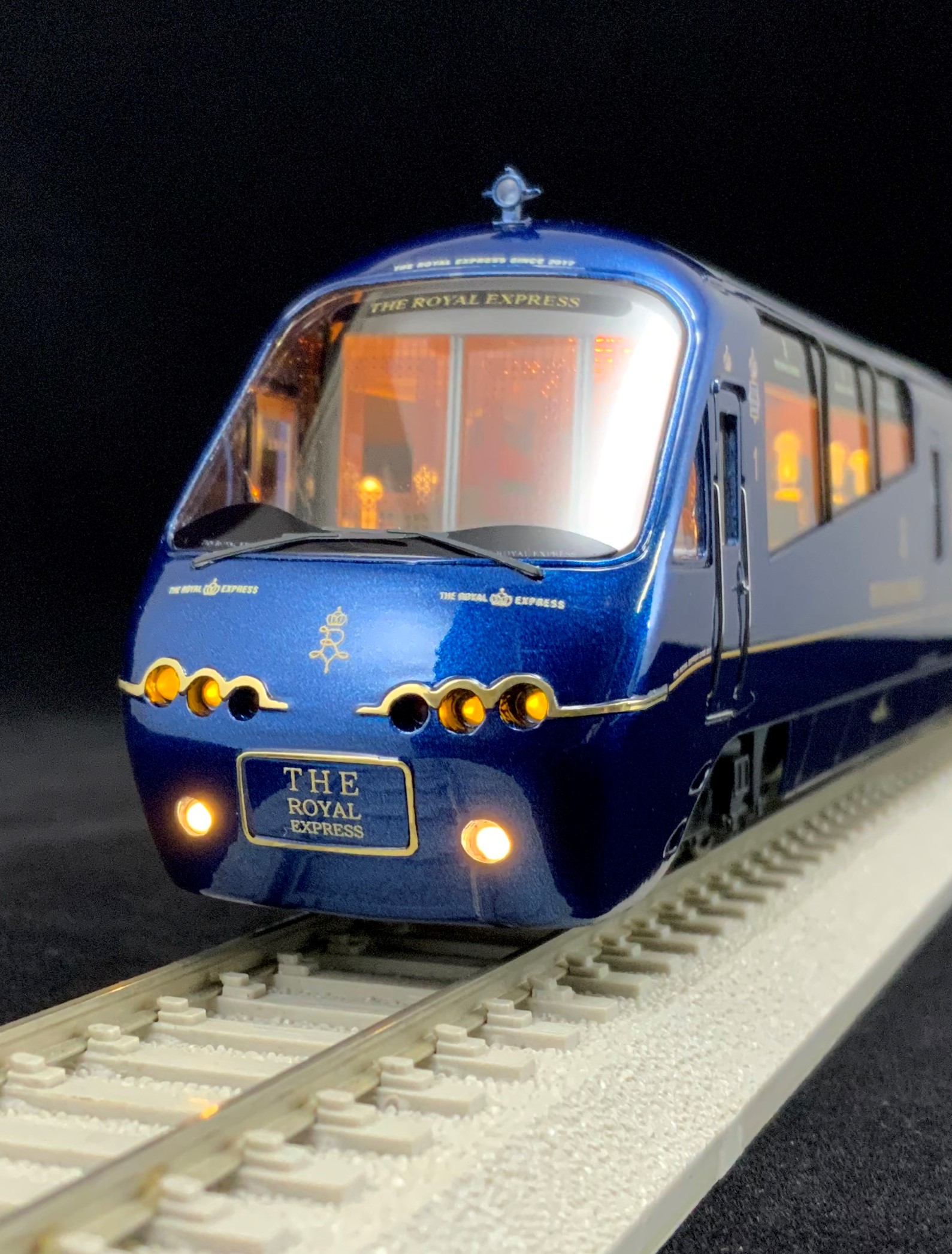 THE ROYAL EXPRESS「プレミアムシリーズ」 - 鉄道模型の総合メーカー 
